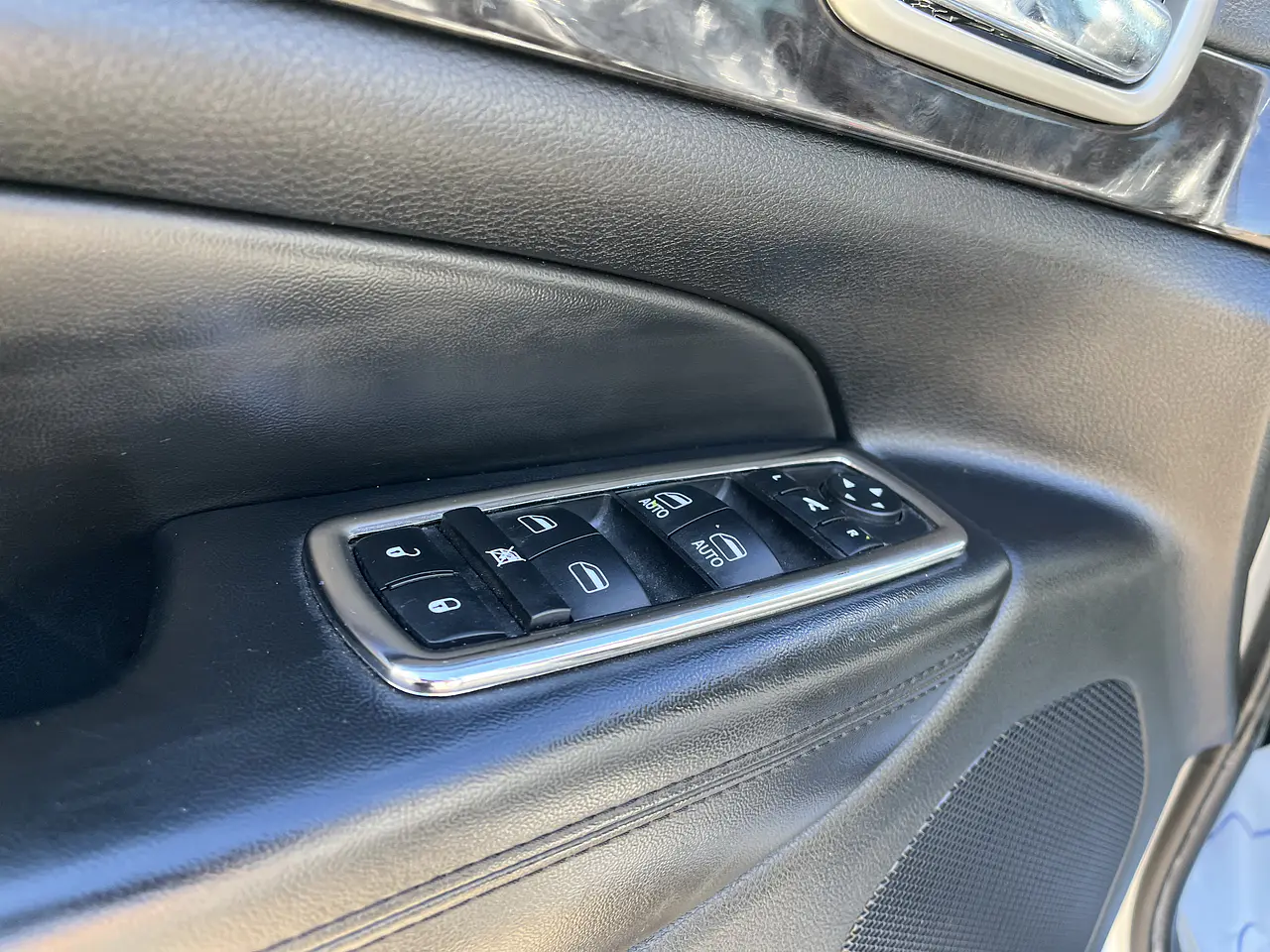 JEEP CHEROKEE 2012 / DIESEL3.0/ SUNROOF/ R.CAM / 4WD 12