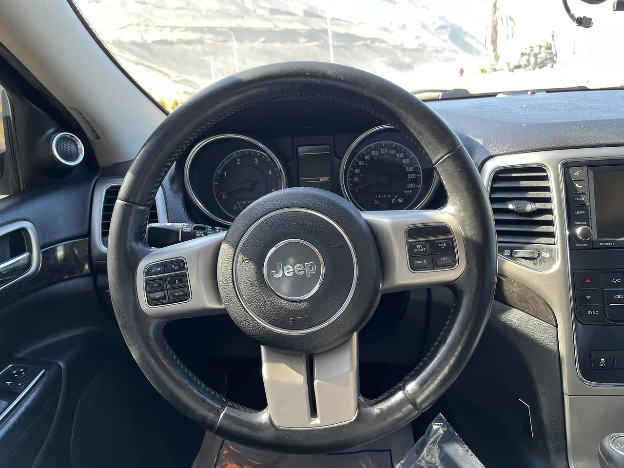 JEEP CHEROKEE 2012 / DIESEL3.0/ SUNROOF/ R.CAM / 4WD 20