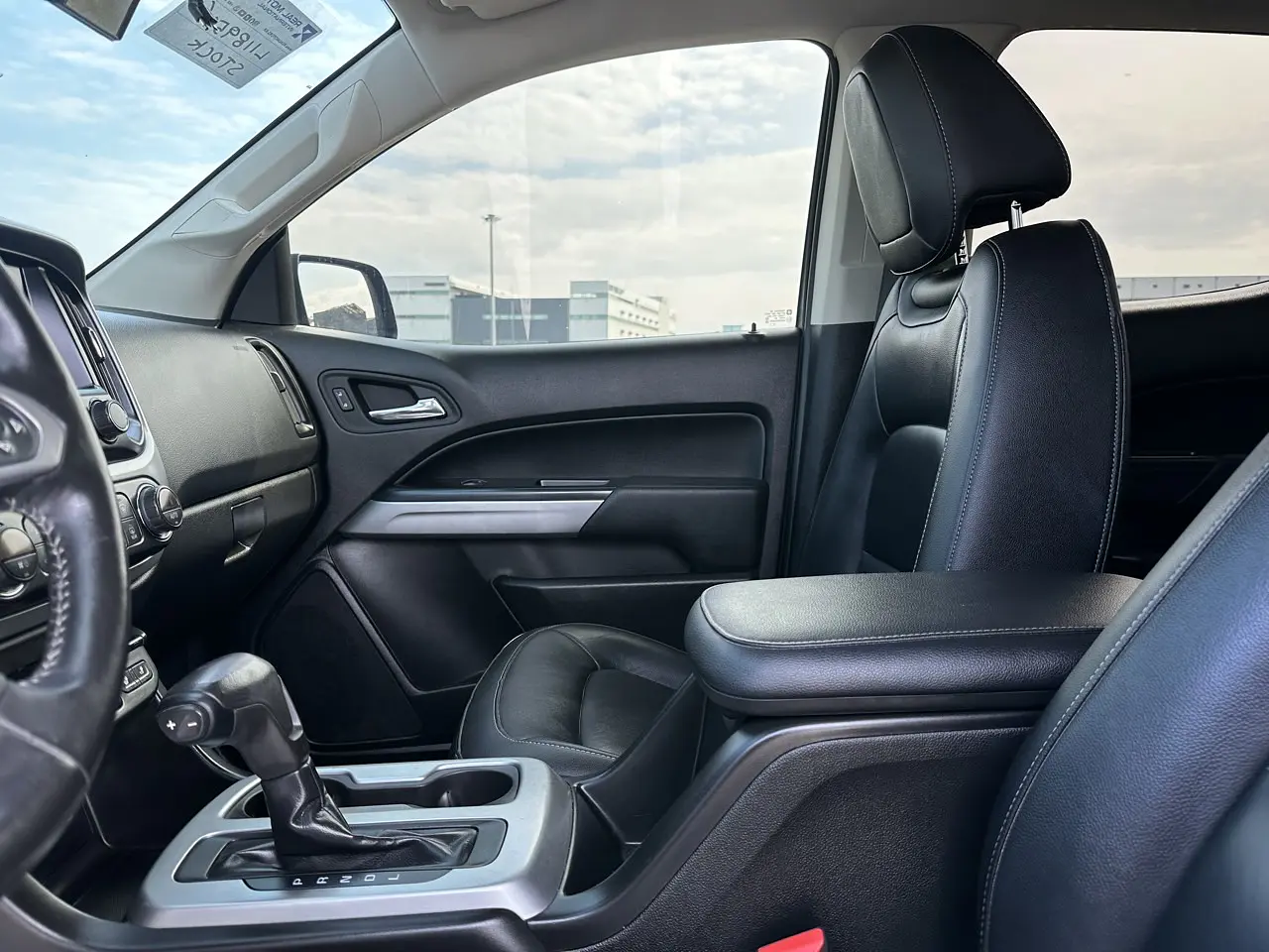 CHEVROLET COLORADO 2020 / 5PASAJEROS / GASOLINA 3.6 / CAMARA R  16