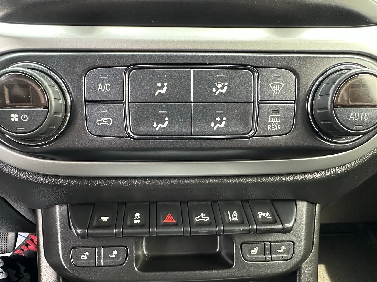 CHEVROLET COLORADO 2020 / 5PASAJEROS / GASOLINA 3.6 / CAMARA R  22