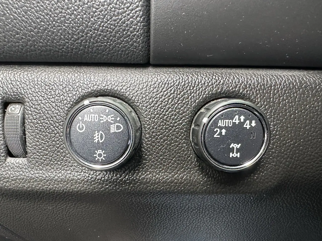 CHEVROLET COLORADO 2020 / 5PASAJEROS / GASOLINA 3.6 / CAMARA R  23