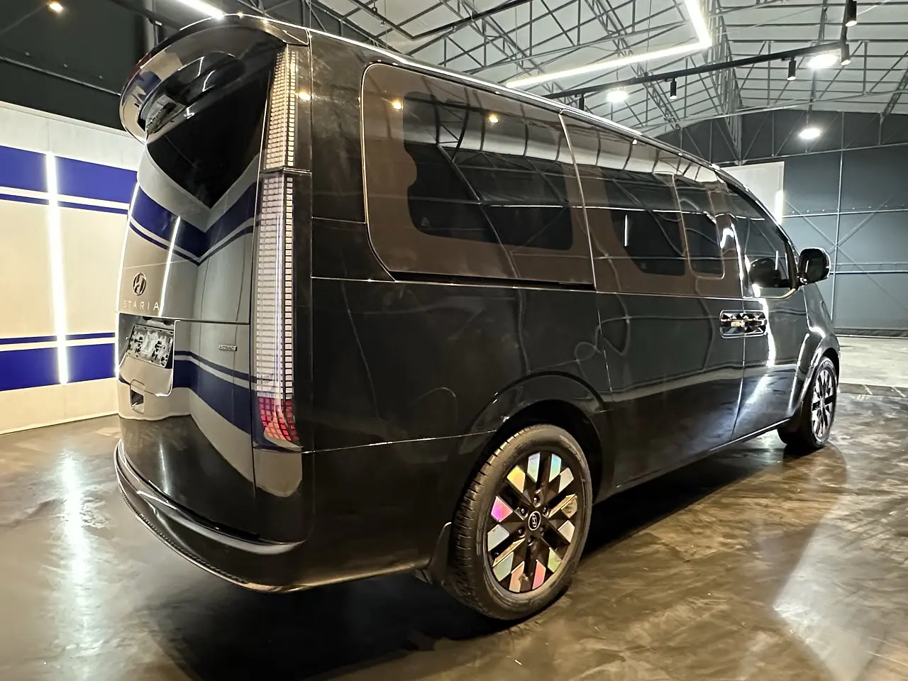 HYUNDAI STARIA 2024 / 7PASAJEROS / CÁMARA 360 /4WD / DIESEL 6