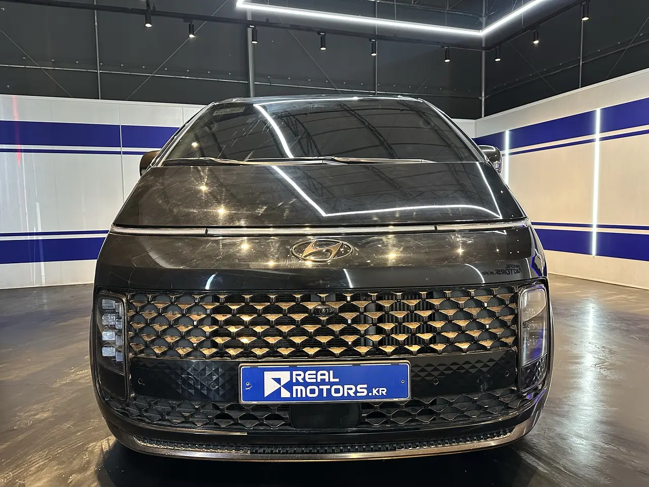 HYUNDAI STARIA 2024 / 7PASAJEROS / CÁMARA 360 /4WD / DIESEL 2