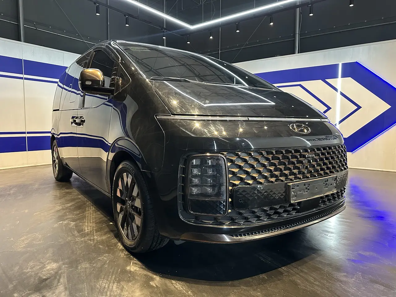 HYUNDAI STARIA 2024 / 7PASAJEROS / CÁMARA 360 /4WD / DIESEL 1