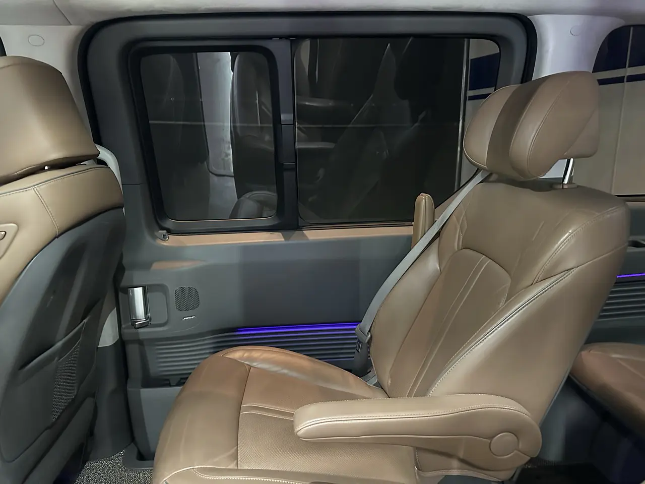 HYUNDAI STARIA 2024 / 7PASAJEROS / CÁMARA 360 /4WD / DIESEL 37