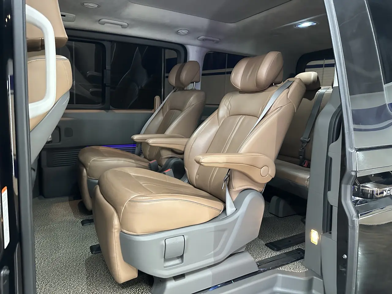 HYUNDAI STARIA 2024 / 7PASAJEROS / CÁMARA 360 /4WD / DIESEL 35