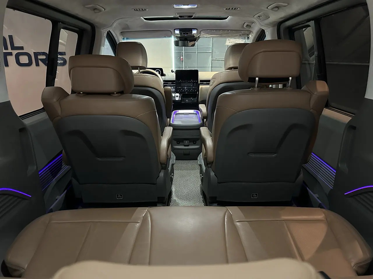 HYUNDAI STARIA 2024 / 7PASAJEROS / CÁMARA 360 /4WD / DIESEL 41