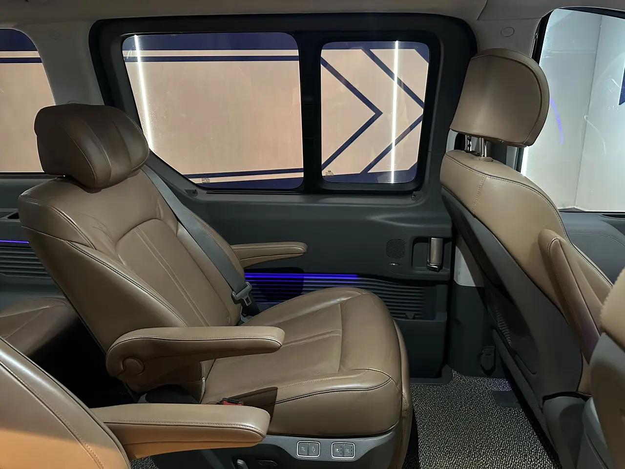 HYUNDAI STARIA 2024 / 7PASAJEROS / CÁMARA 360 /4WD / DIESEL 33