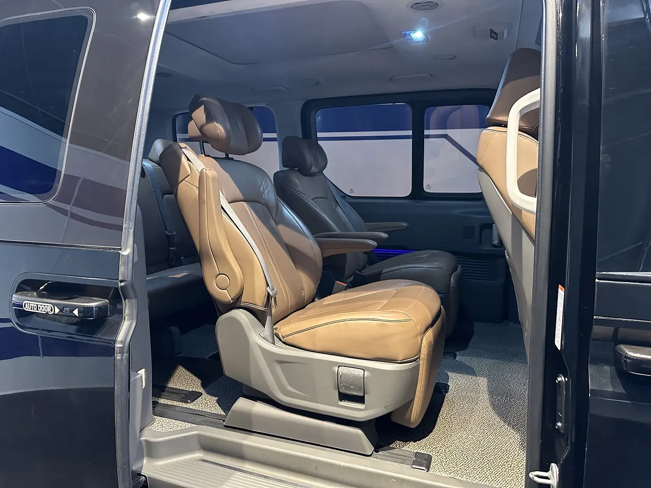 HYUNDAI STARIA 2024 / 7PASAJEROS / CÁMARA 360 /4WD / DIESEL 31