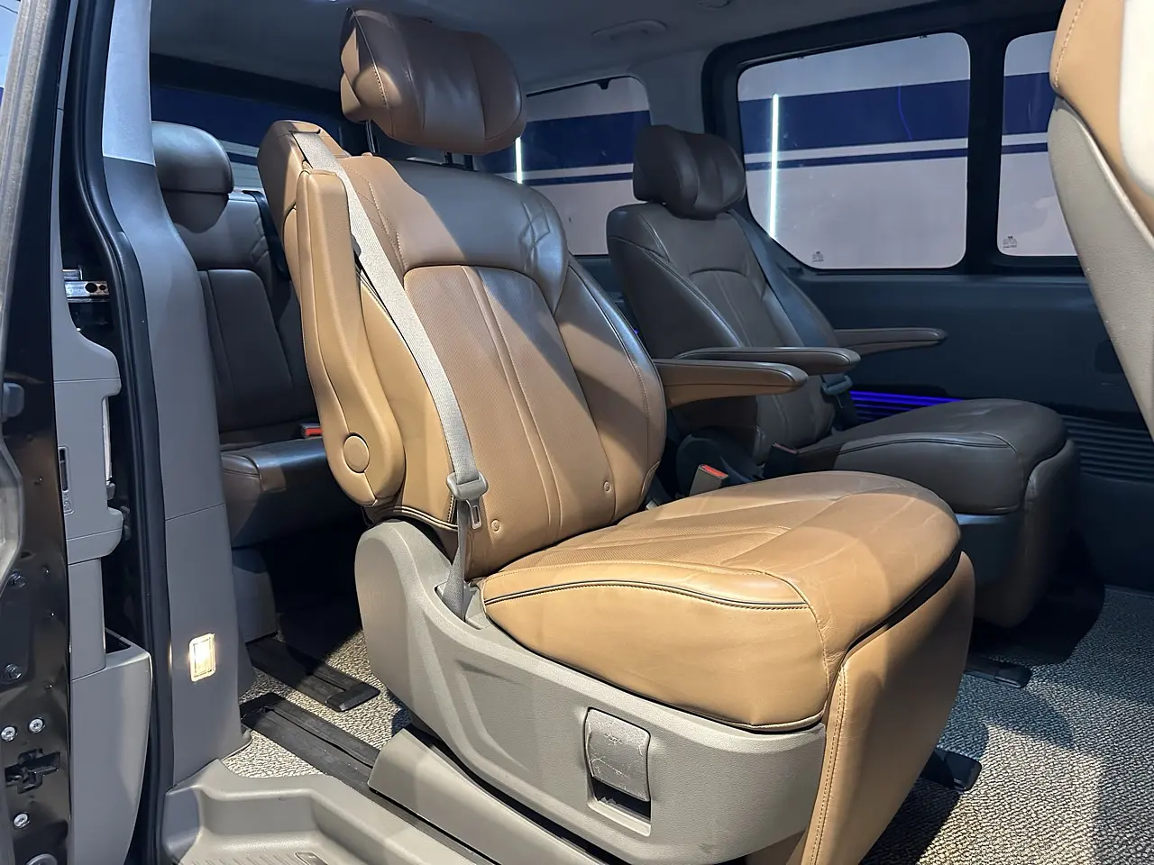 HYUNDAI STARIA 2024 / 7PASAJEROS / CÁMARA 360 /4WD / DIESEL 32