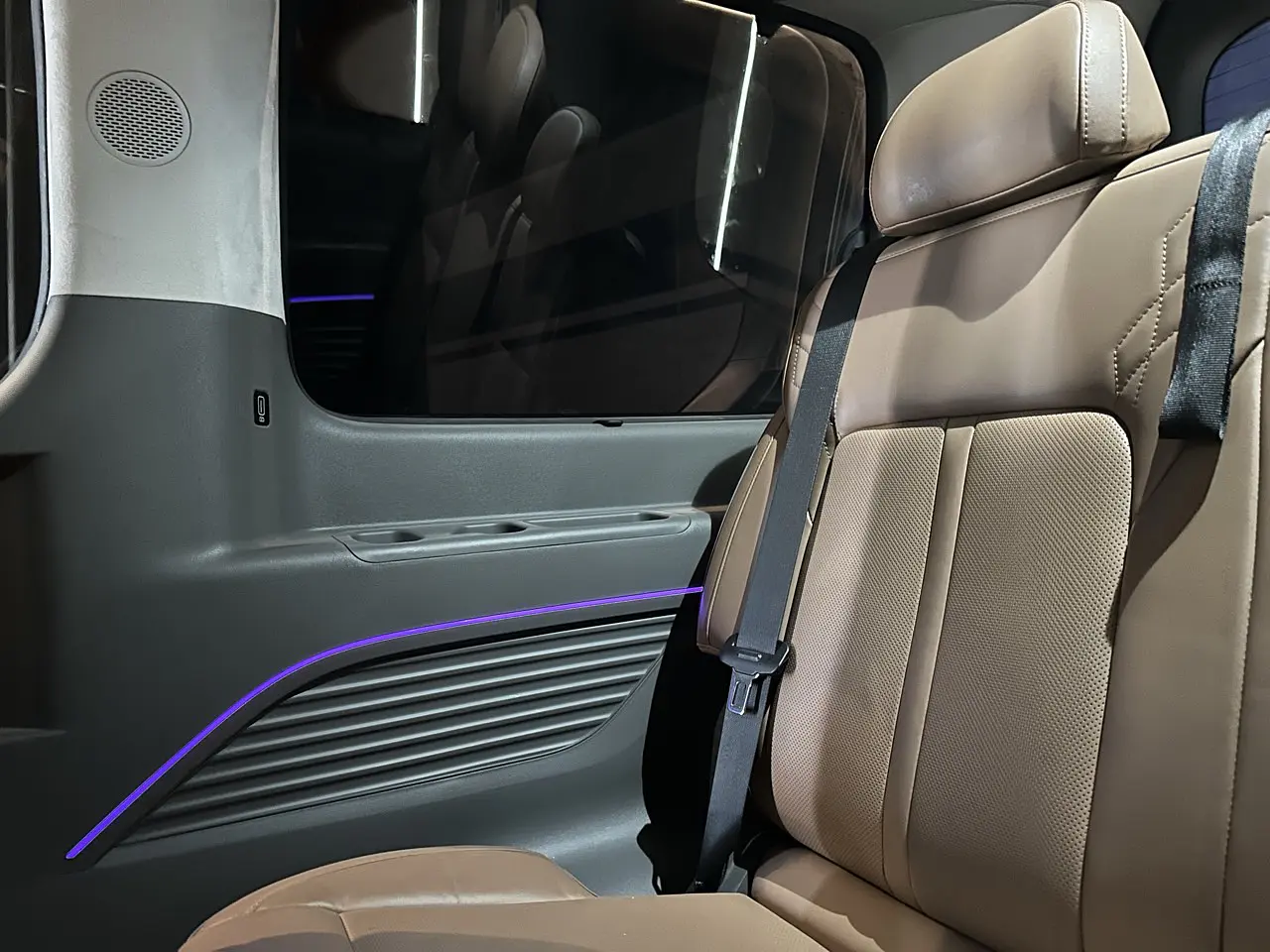 HYUNDAI STARIA 2024 / 7PASAJEROS / CÁMARA 360 /4WD / DIESEL 38