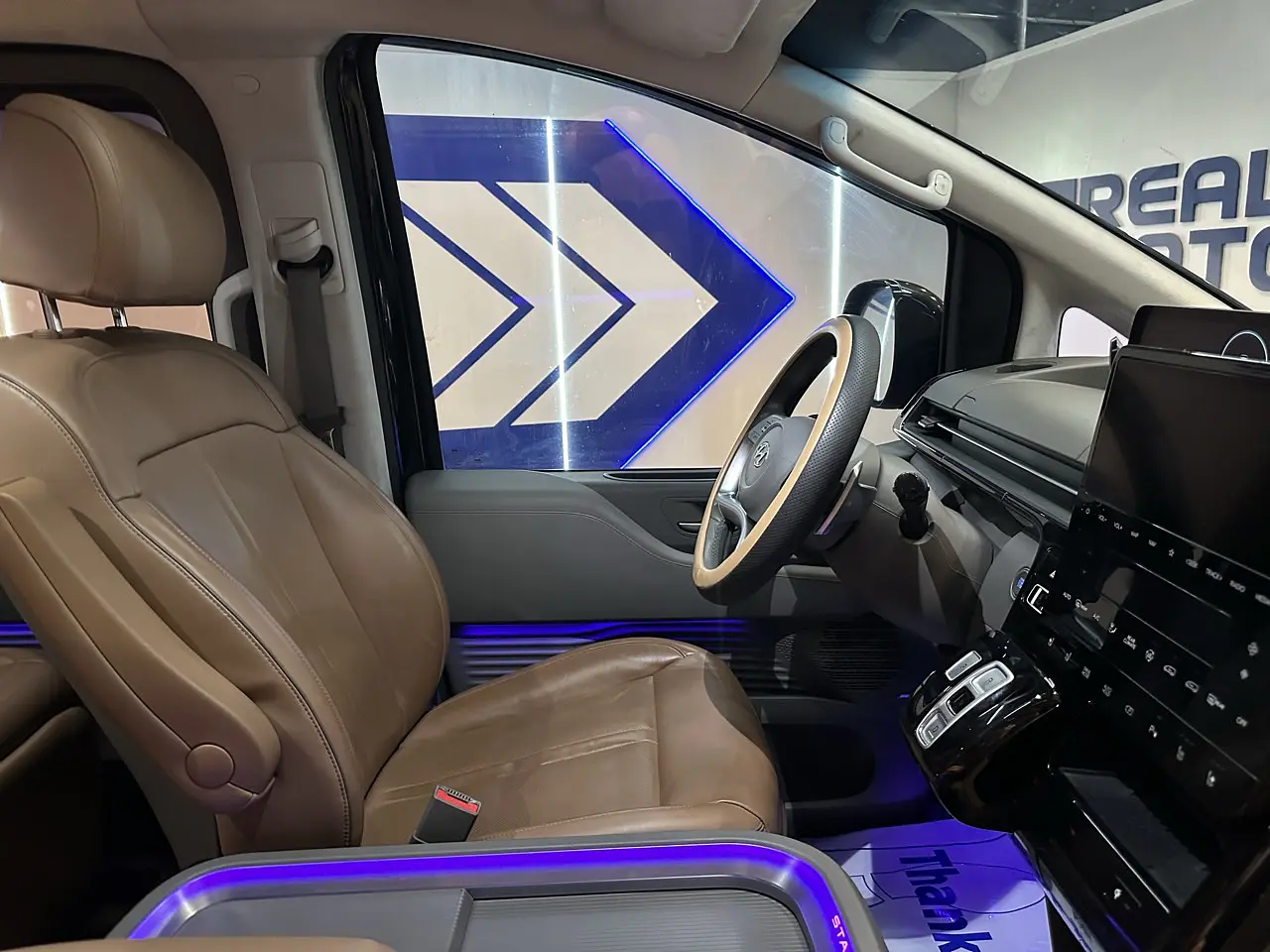 HYUNDAI STARIA 2024 / 7PASAJEROS / CÁMARA 360 /4WD / DIESEL 29