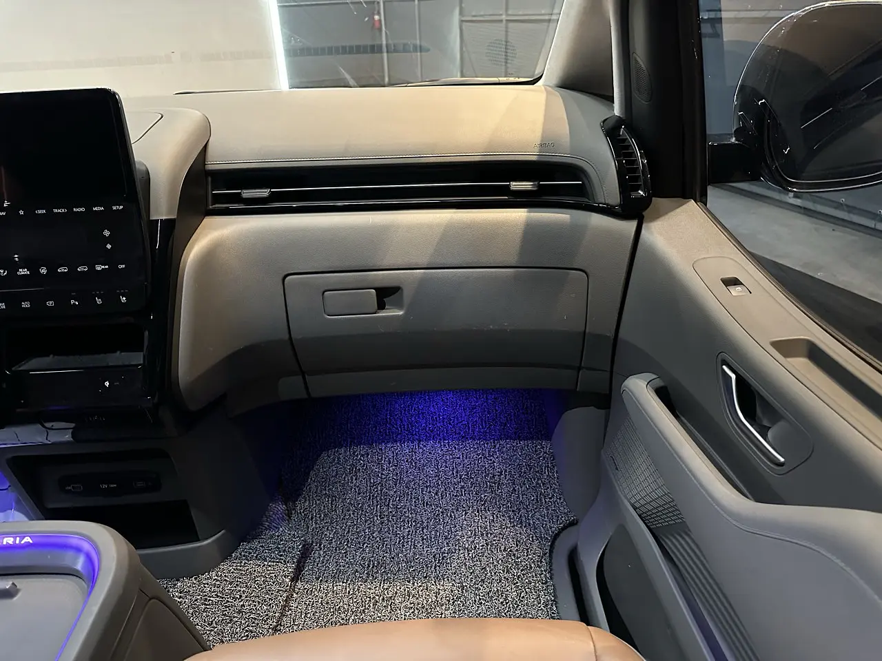 HYUNDAI STARIA 2024 / 7PASAJEROS / CÁMARA 360 /4WD / DIESEL 19