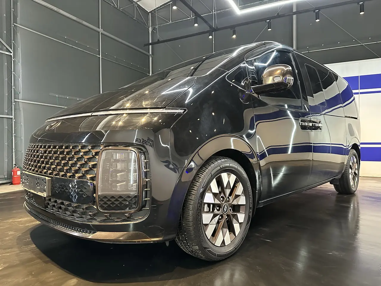 HYUNDAI STARIA 2024 / 7PASAJEROS / CÁMARA 360 /4WD / DIESEL 3