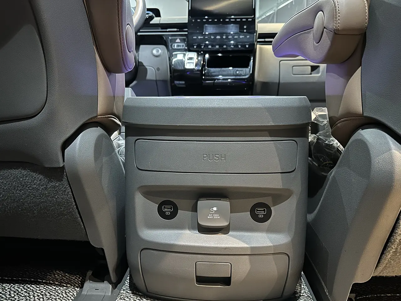 HYUNDAI STARIA 2024 / 7PASAJEROS / CÁMARA 360 /4WD / DIESEL 46