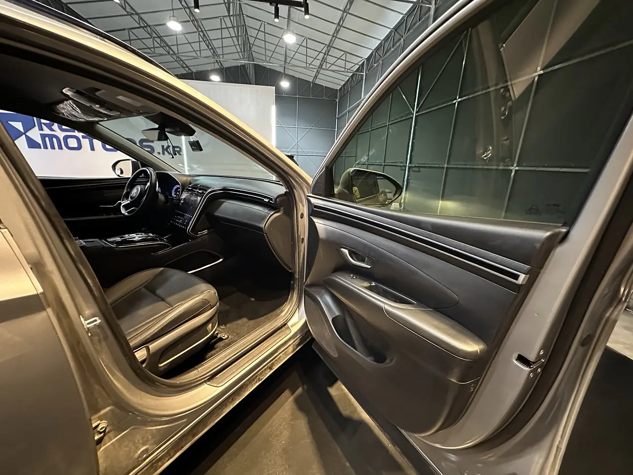  HYUNDAI TUCSON 2023 / 5PASAJEROS / CAMARA R / DIESEL 2.0 / 2WD 24