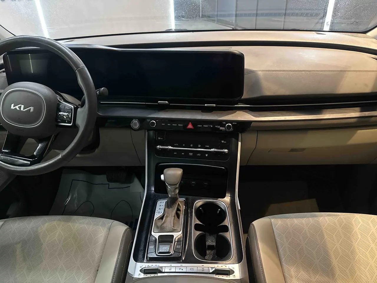 KIA CARNIVAL 2022 / 9PASAJEROS / CAMRA 360 / SMART KEY / DIESEL 17