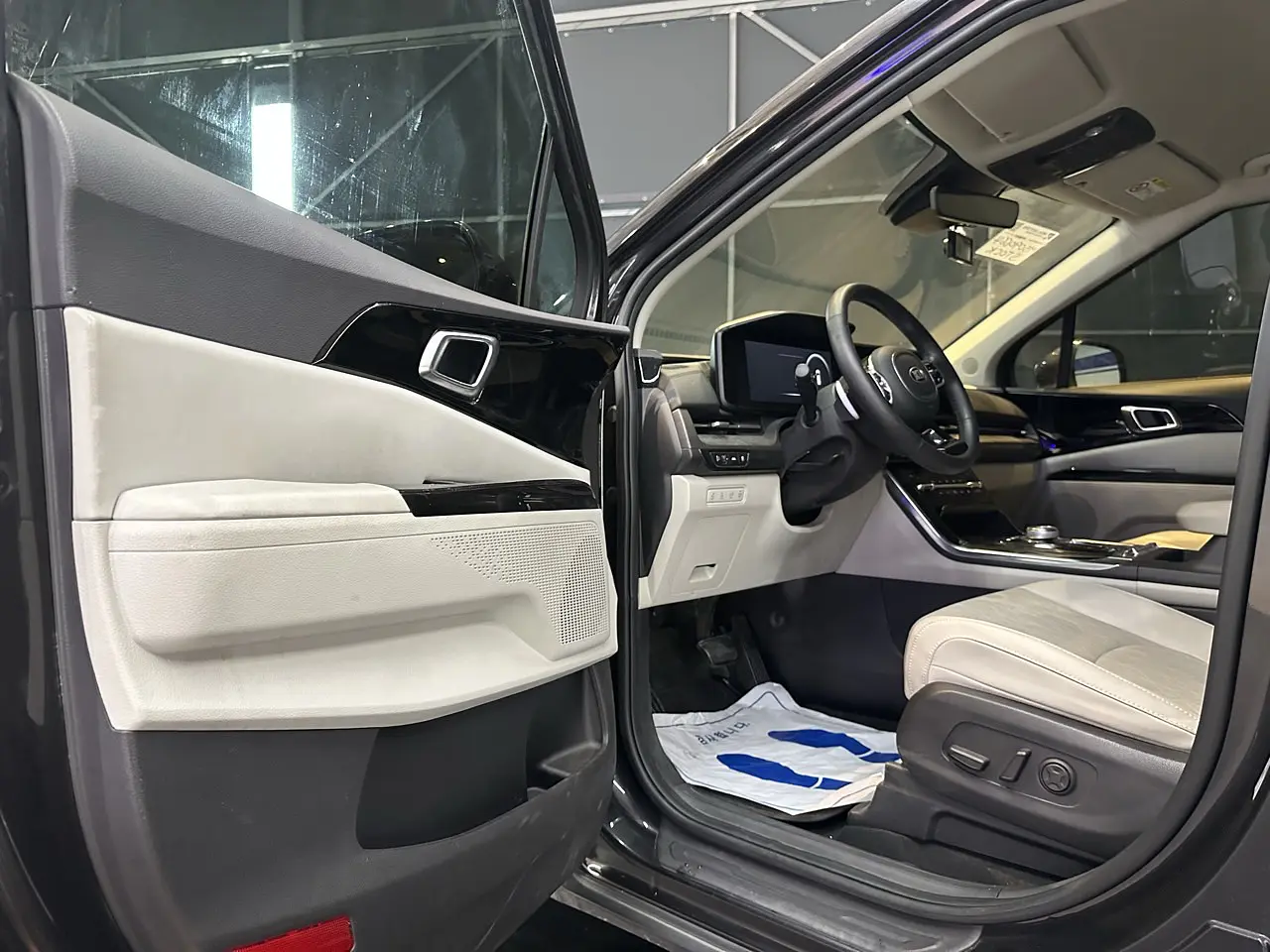 KIA CARNIVAL 2021 / 9PASAJEROS / CAMARA 360 / P. ELECTRICA / DIESEL 13