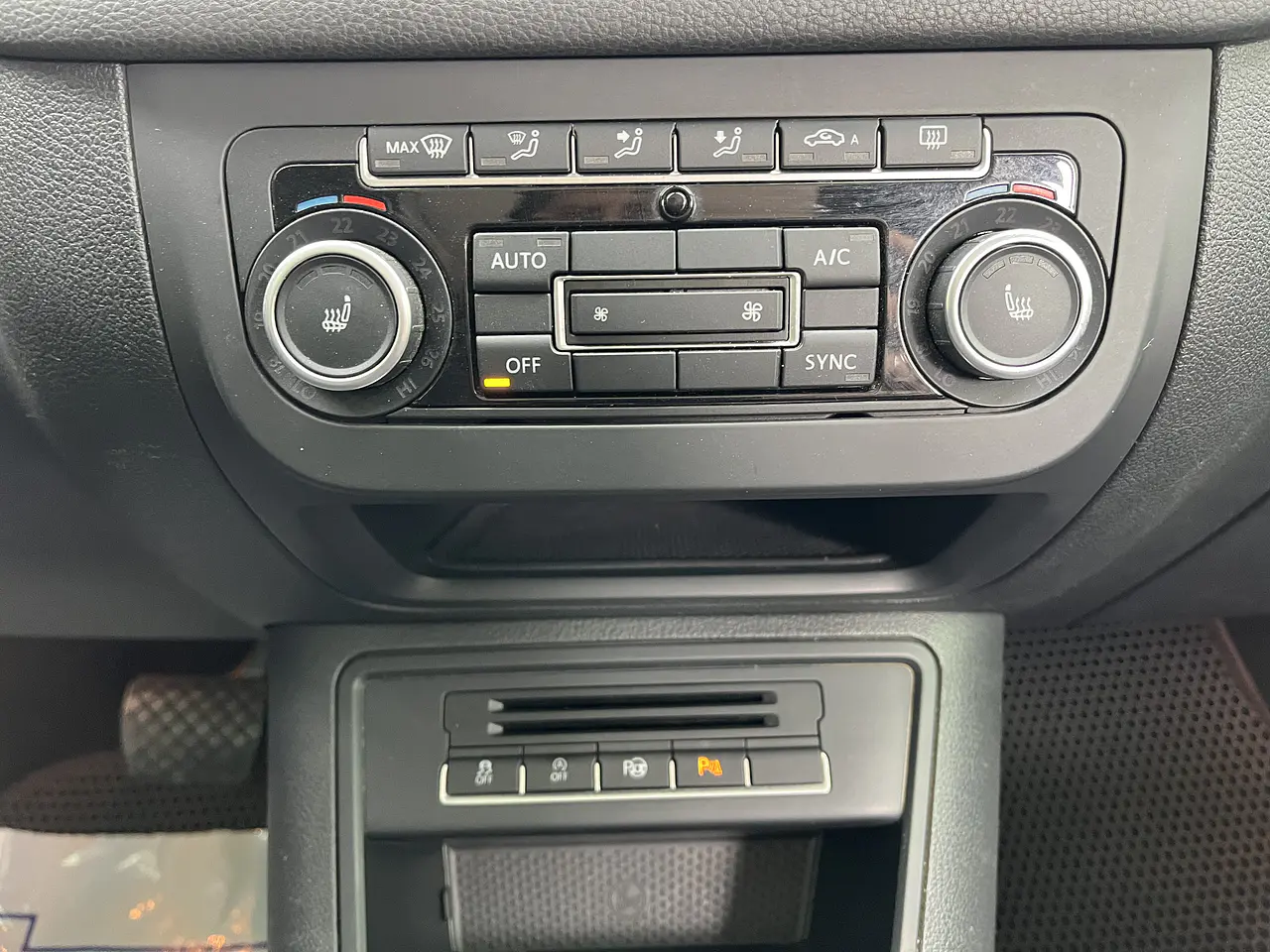 VOLKSWAGEN TIGUAN TDI 2013 / SUNROOF / SMART KEY / 4WD 22