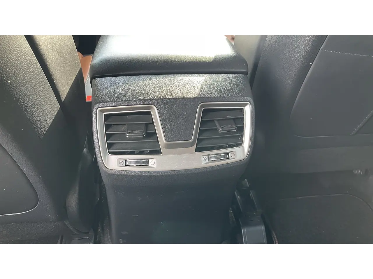 SSANG YONG REXTON SPORTS 2019 / 4WD / DIESEL / SMART KEY 25