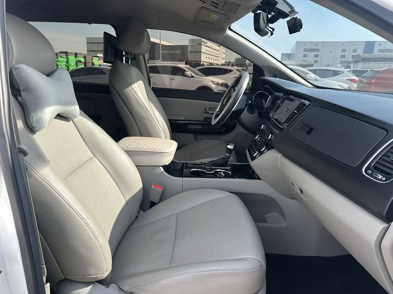 KIA CARNIVAL 2019 / 9PASAJEROS / DIESEL / CAMARA R 25