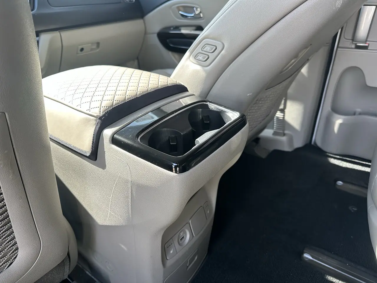 KIA CARNIVAL 2019 / 9PASAJEROS / DIESEL / CAMARA R 32