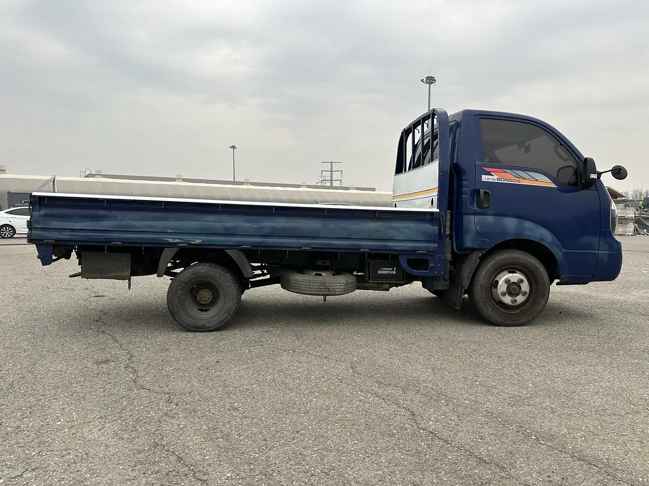 KIA BONGO 2018 / 1.2TON / KINGCAB / MECANICA CAJA 6TA / 2WD 8