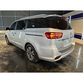 KIA Carnival — foto 4 de 16