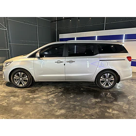 KIA Carnival — foto 7 de 16