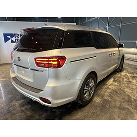 KIA Carnival — foto 6 de 16