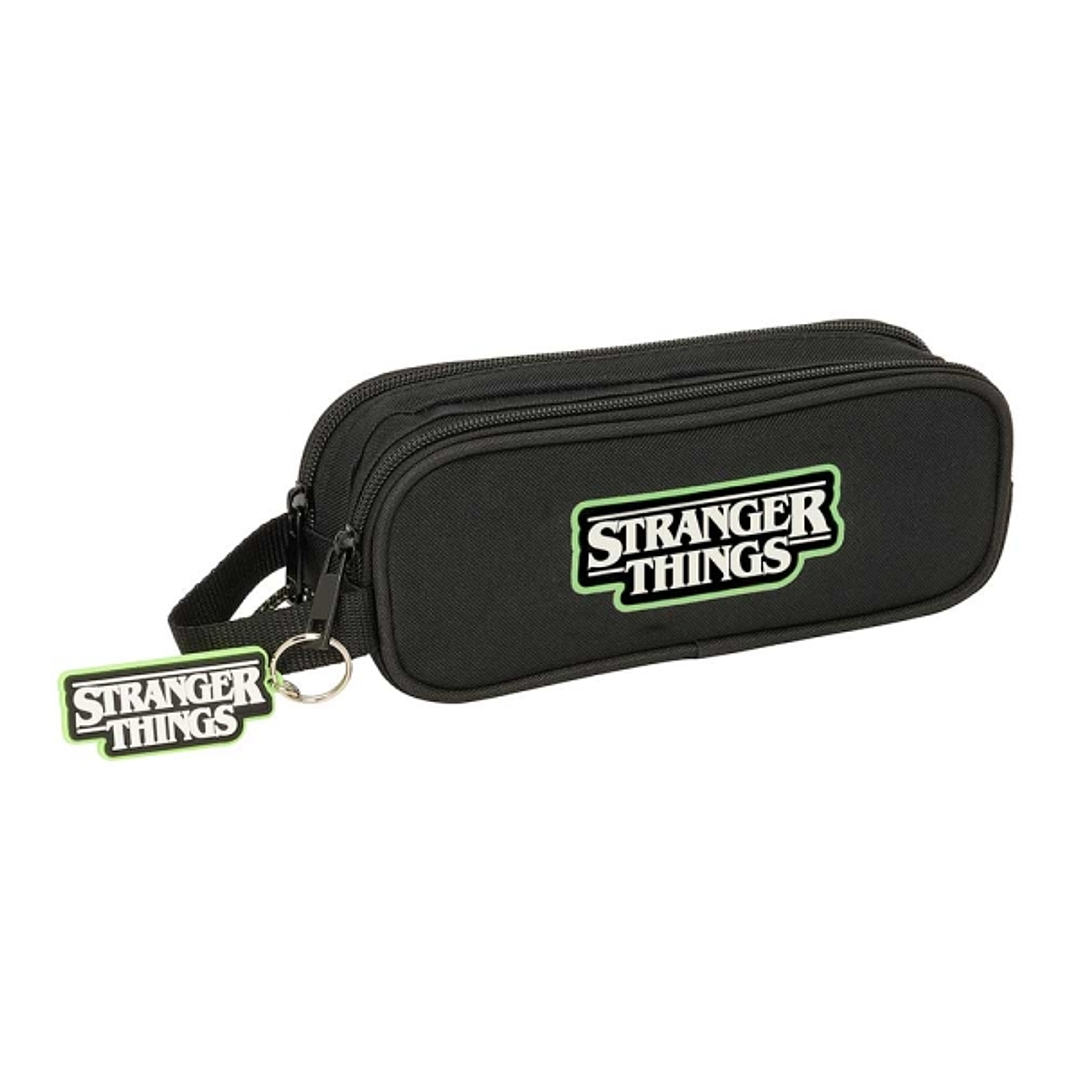Safta Stranger Things Portatodo - 2 Compartimentos con Cremalleras - Asa Lateral - 1L - 210x60x80mm - Color Negro 1