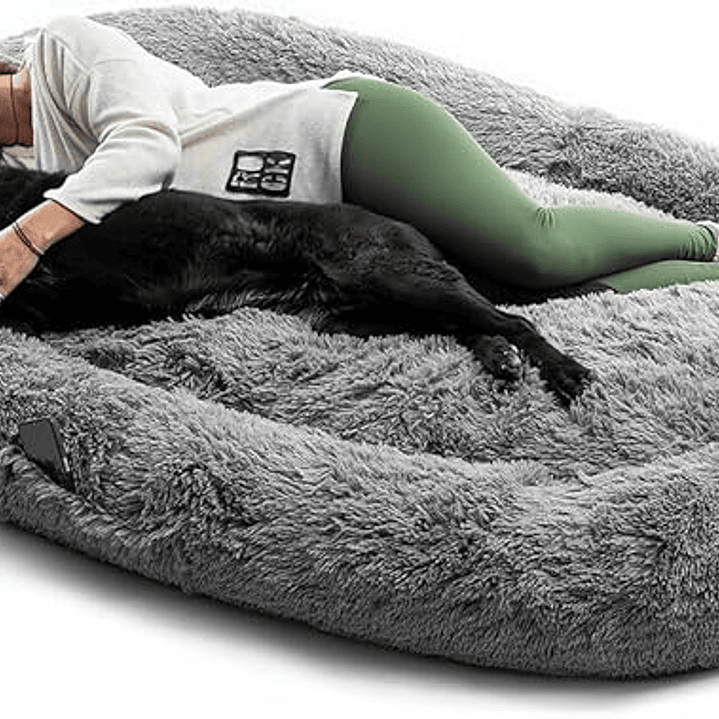 Innovagoods Cama Extragrande para Mascotas y Humanos - Bolsillo Lateral - Antideslizante - Facil Limpieza - Poliester - Ergonomico - Funda Extraible - 1