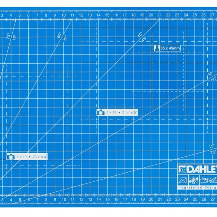 Dahle 10690 Plancha de Corte A4 22x30cm - 5 Capas con Nucleo Resistente al Corte - Lineas de Orientacion - Color Azul 1