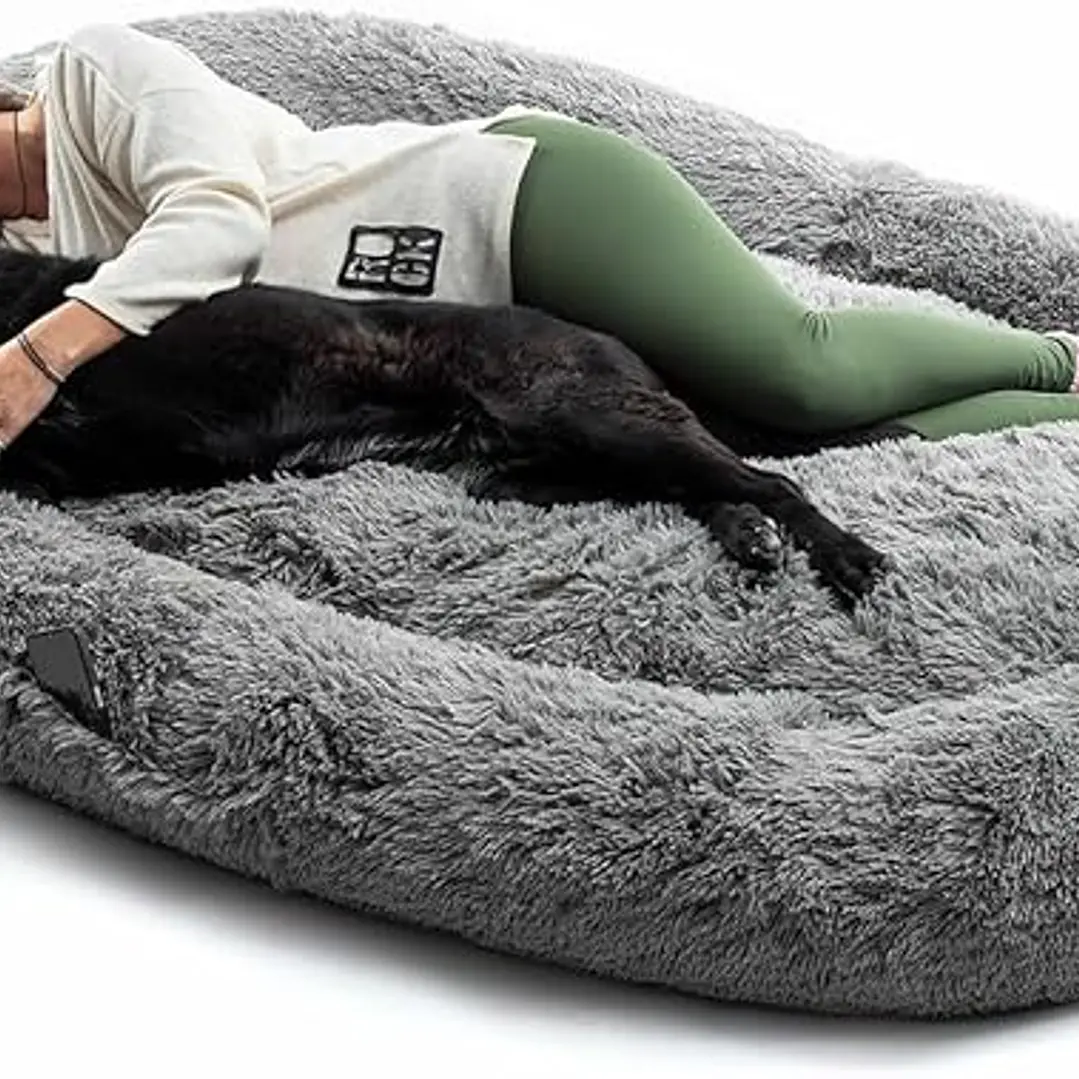 Innovagoods Cama Extragrande para Mascotas y Humanos - Bolsillo Lateral - Antideslizante - Facil Limpieza - Poliester - Ergonomico - Funda Extraible - 1