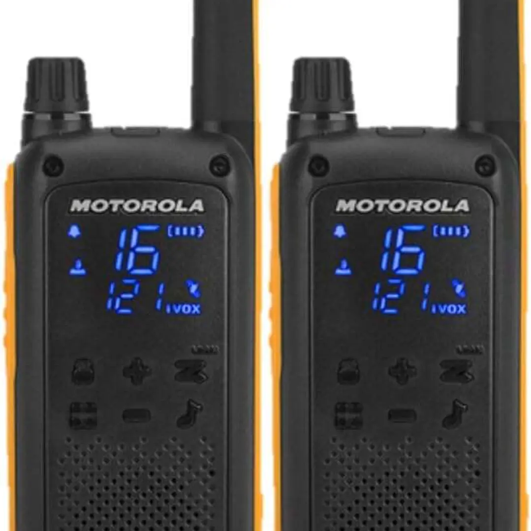 Motorola TLKR T82 Extreme Pack 2 Walkie Talkies - 16 Canales PMR446 y 121 Codigos - Alcance de hasta 10km en Campo Abierto - Autonomia hasta 18h - Col 1