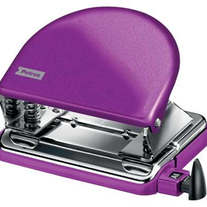 Petrus 52 WOW Taladro Perforador Clasico Metalico - Hasta 20 Hojas - Marcas de Formato - Facil Vaciado - Punzones 5.5mm - Color Violeta 1