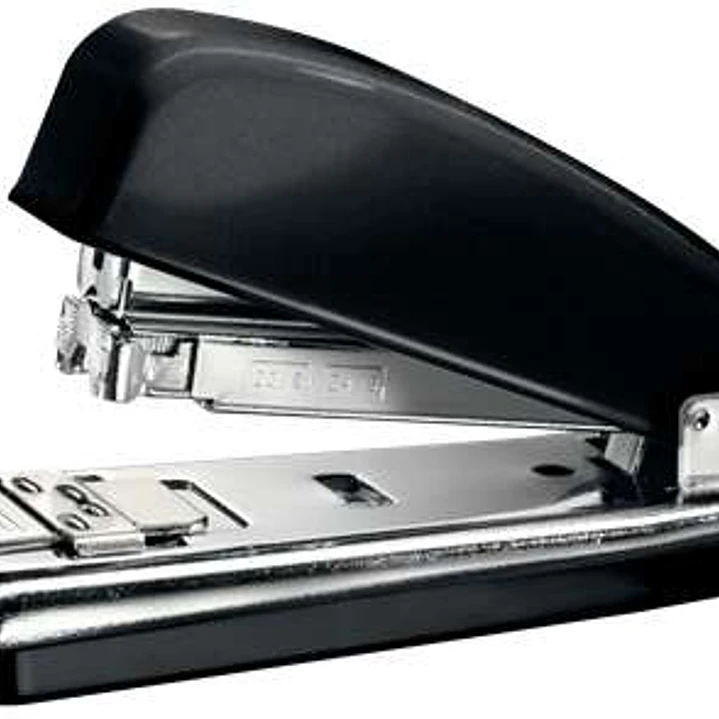 Petrus 226 WOW Grapadora Metalica + Caja de 200 Grapas - Hasta 30 Hojas - Grapado Cerrado, Abierto y Clavado - Color Negro 1