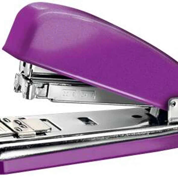 Petrus 226 WOW Grapadora Metalica + Caja de 200 Grapas - Hasta 30 Hojas - Grapado Cerrado, Abierto y Clavado - Color Violeta Metalizado 1