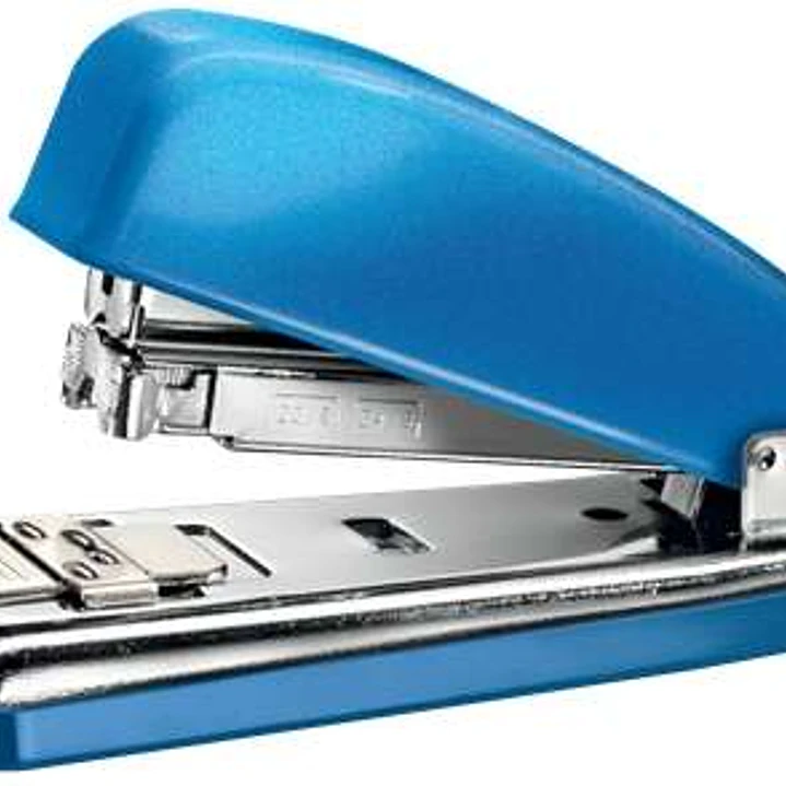 Petrus 226 WOW Grapadora Metalica + Caja de 200 Grapas - Hasta 30 Hojas - Grapado Cerrado, Abierto y Clavado - Color Azul Metalizado 1