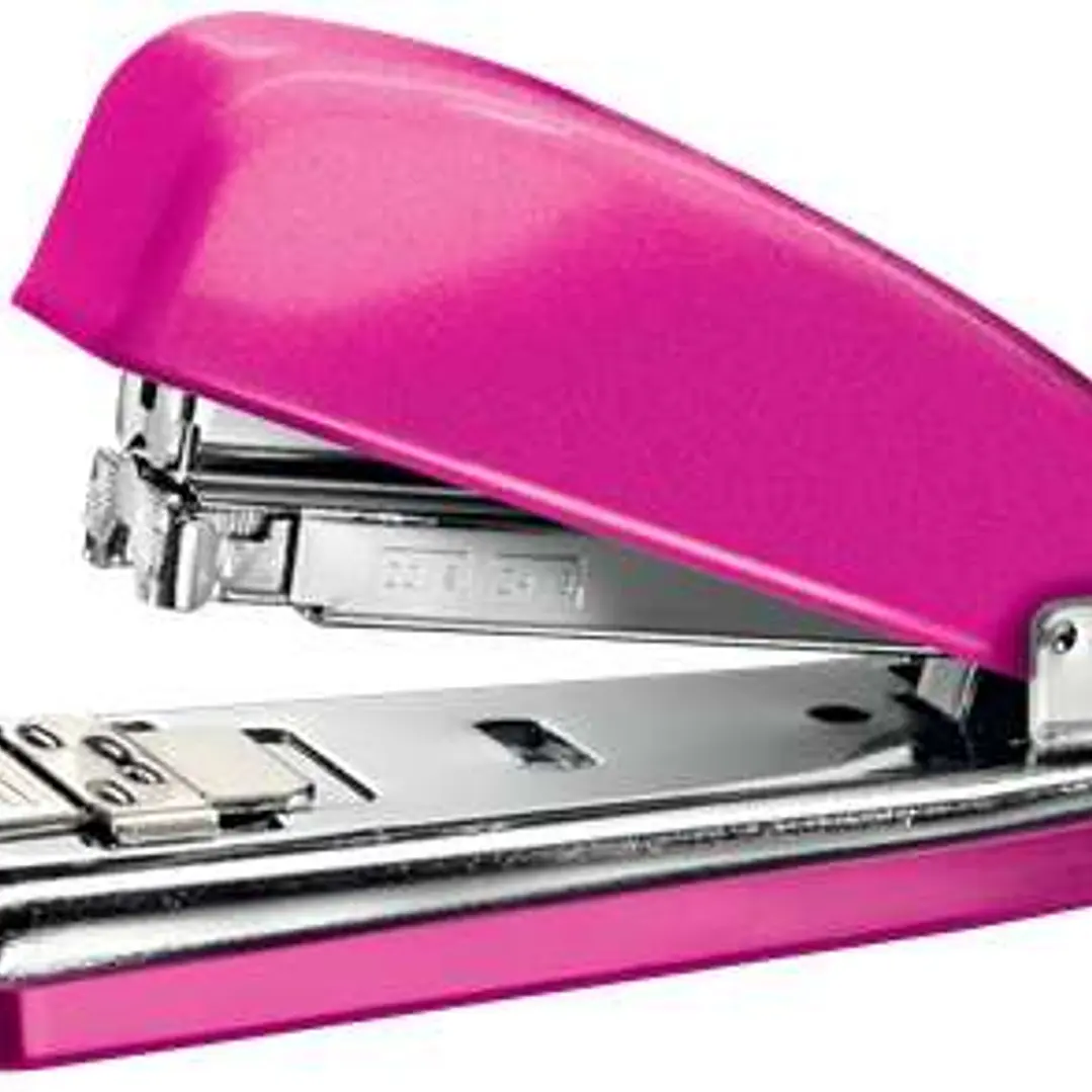 Petrus 226 WOW Grapadora Metalica + Caja de 200 Grapas - Hasta 30 Hojas - Grapado Cerrado, Abierto y Clavado - Color Fucsia Metalizado 1