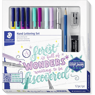 Staedtler Hand Lettering Set Design Journey Pack con 4 Rotuladores Triplus Color, 2 Triplus Fineliner, 2 Triplus Textsurfer, Rotulador Metalizado Plat