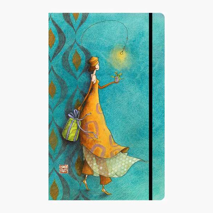 Pictura Gaëlle Boissonnard Cuaderno de Tapa Dura - 13x21cm - Cierre con Cinta Elastica - Cinta de Raso para Marcar La Pagina - 192 Paginas con Lineas 1