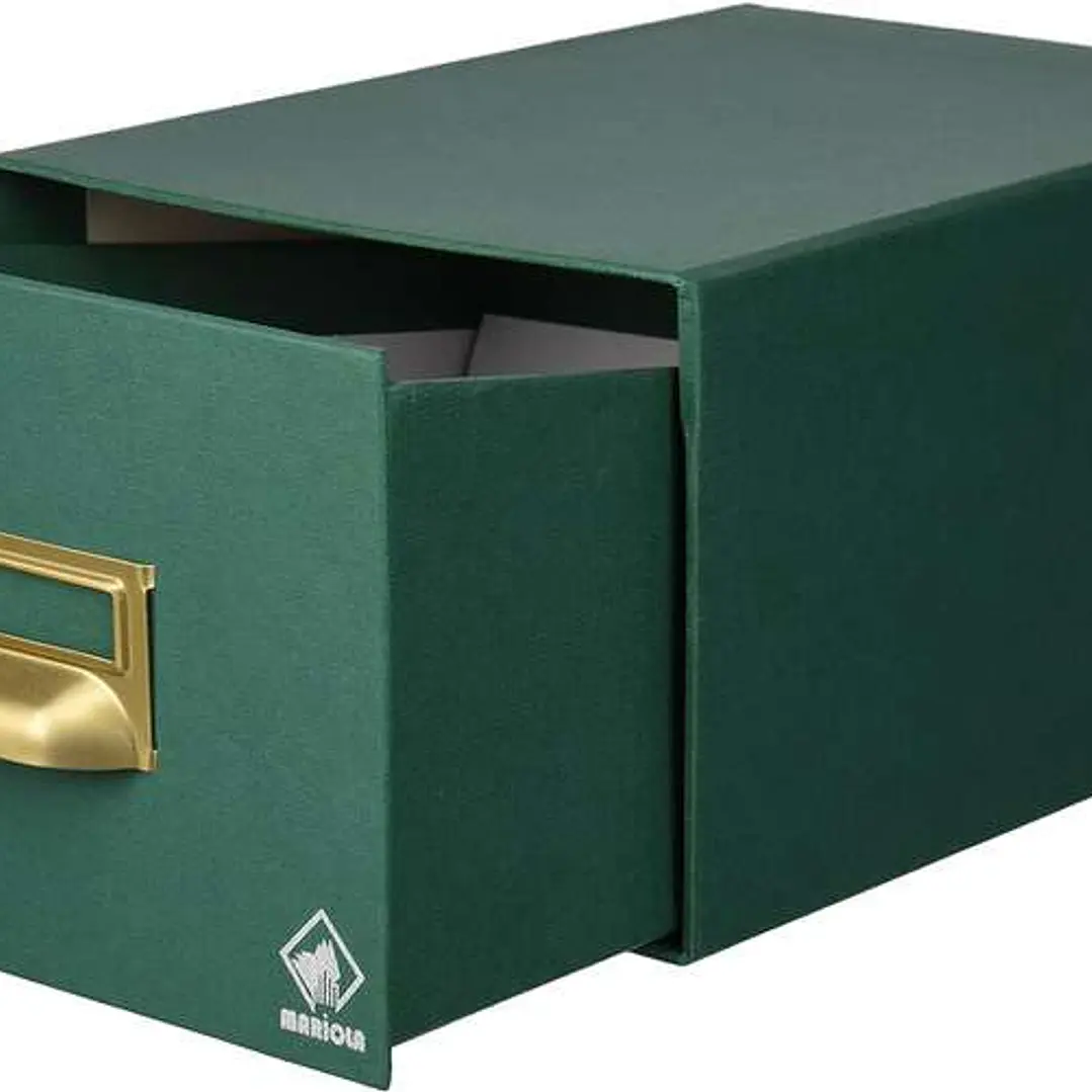 Mariola Fichero Carton Forrado en Geltex Nº3 para 500 Fichas - Medidas 180x125x250mm - Resistente y Duradero - Color Verde 1