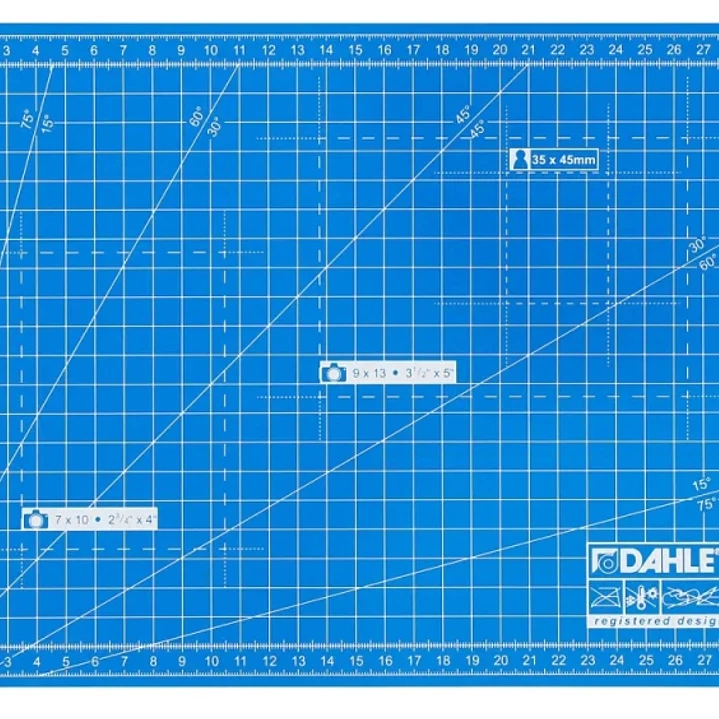 Dahle 10690 Plancha de Corte A4 22x30cm - 5 Capas con Nucleo Resistente al Corte - Lineas de Orientacion - Color Azul 1