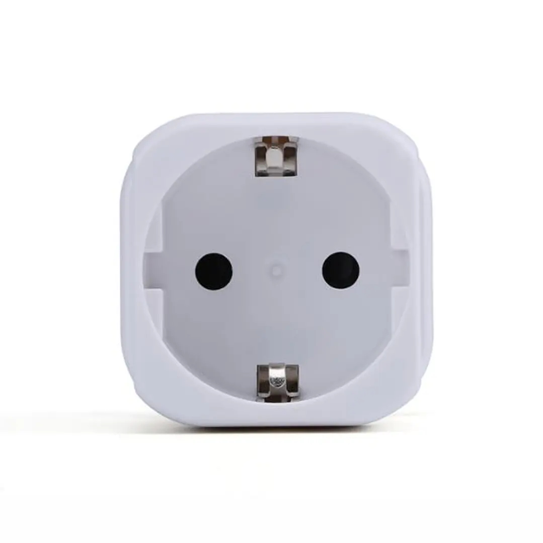 Urban Factory Travelee Adaptador de Viaje Universal - Conexion Entrada UE - Conexion Salida Reino Unido - Color Blanco 1