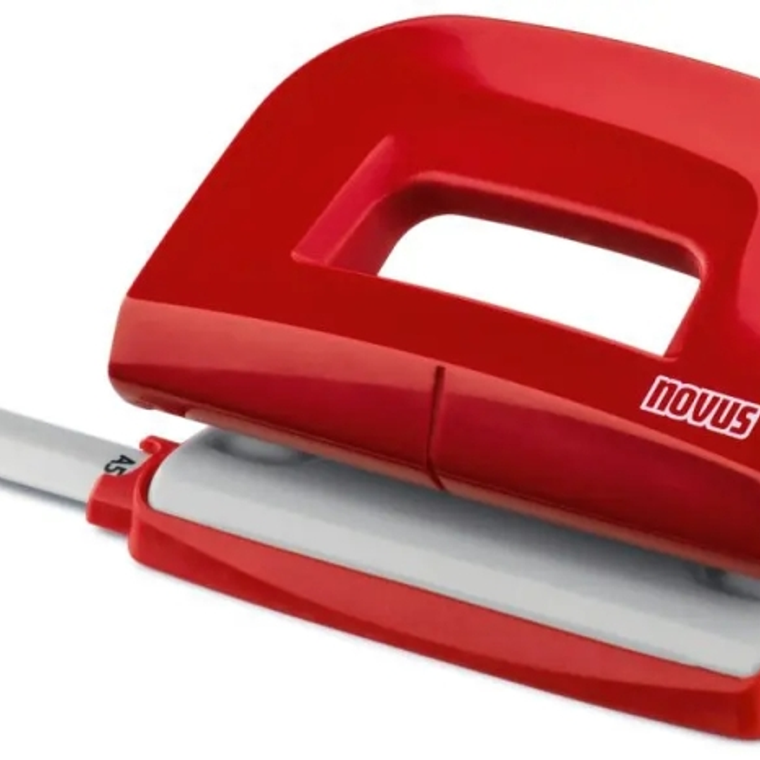 Novus E210 Perforadora Pequeña de Papel - Hasta 10 Hojas - Guia de Posicionamiento - Punzones 5.5mm - Color Rojo 1