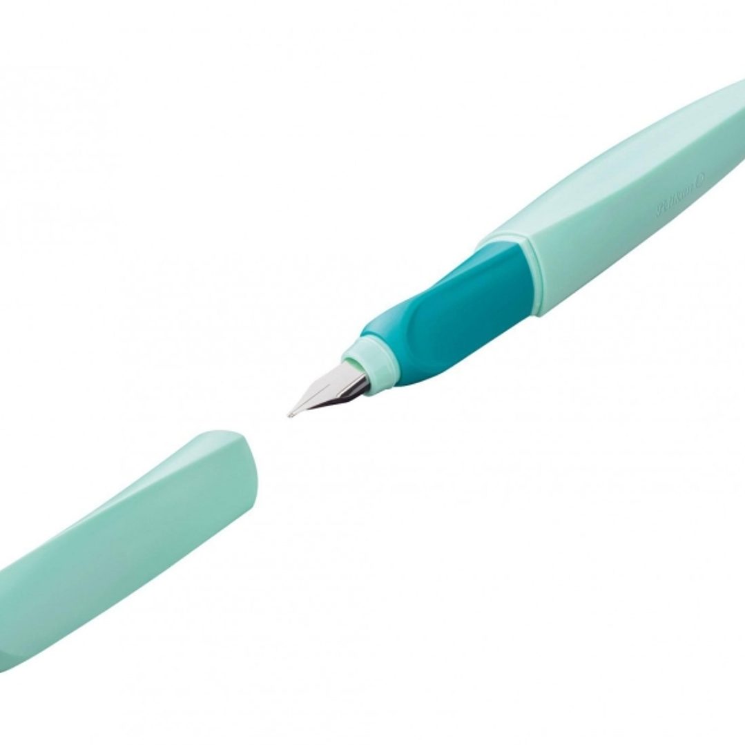 Pelikan Twist Pluma Estilografica - Punta M - Uso Ambidiestro - Seccion Triangular Transversal - Incluye 2 Cartuchos de Tinta - Color Menta 1