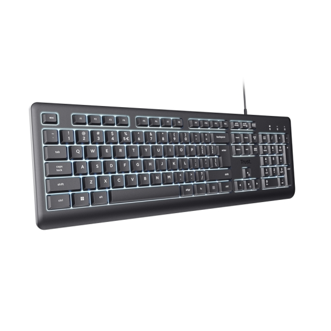 Trust Primo Teclado de Formato Completo con Cable USB-C - Retroiluminacion LED - Proteccion contra Derrames - 104 Teclas Silenciosas - Adaptador USB-A 1