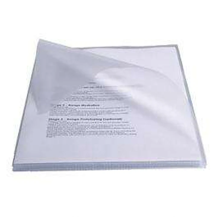 Esselte Caja de 50 Dossiers Uñero PVC 250 Micras - Tamaño A4 - Transparente 1