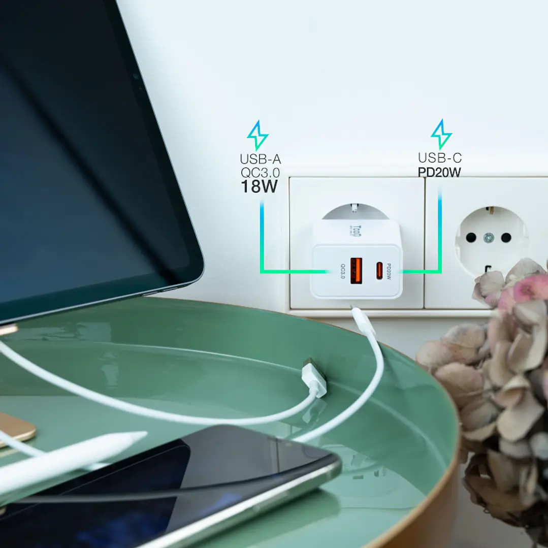 Tooq Cargador de pared doble USB-C PD+ USB A 3